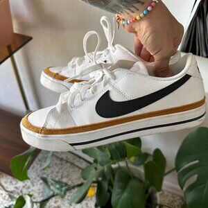 Nike Court Legacy Next Nature in White Size 7